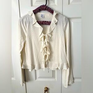 Ruffle collar and hem blouse